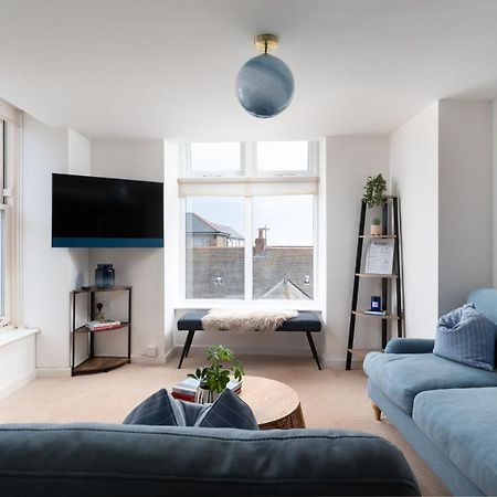 Apres Beach Apartment Sleeps 4 Пензанс Екстериор снимка