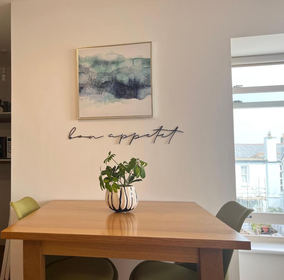 Apres Beach Apartment Sleeps 4 Пензанс Екстериор снимка