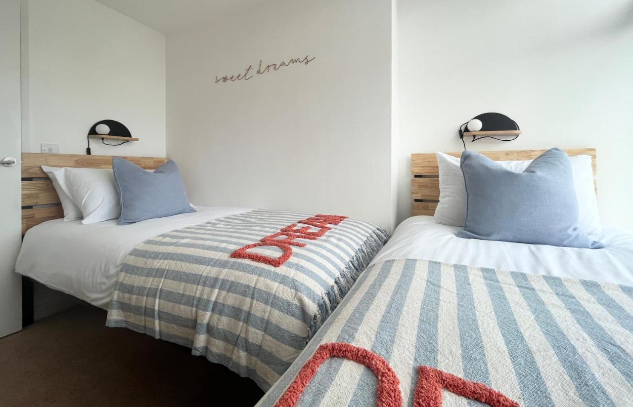 Apres Beach Apartment Sleeps 4 Пензанс Екстериор снимка