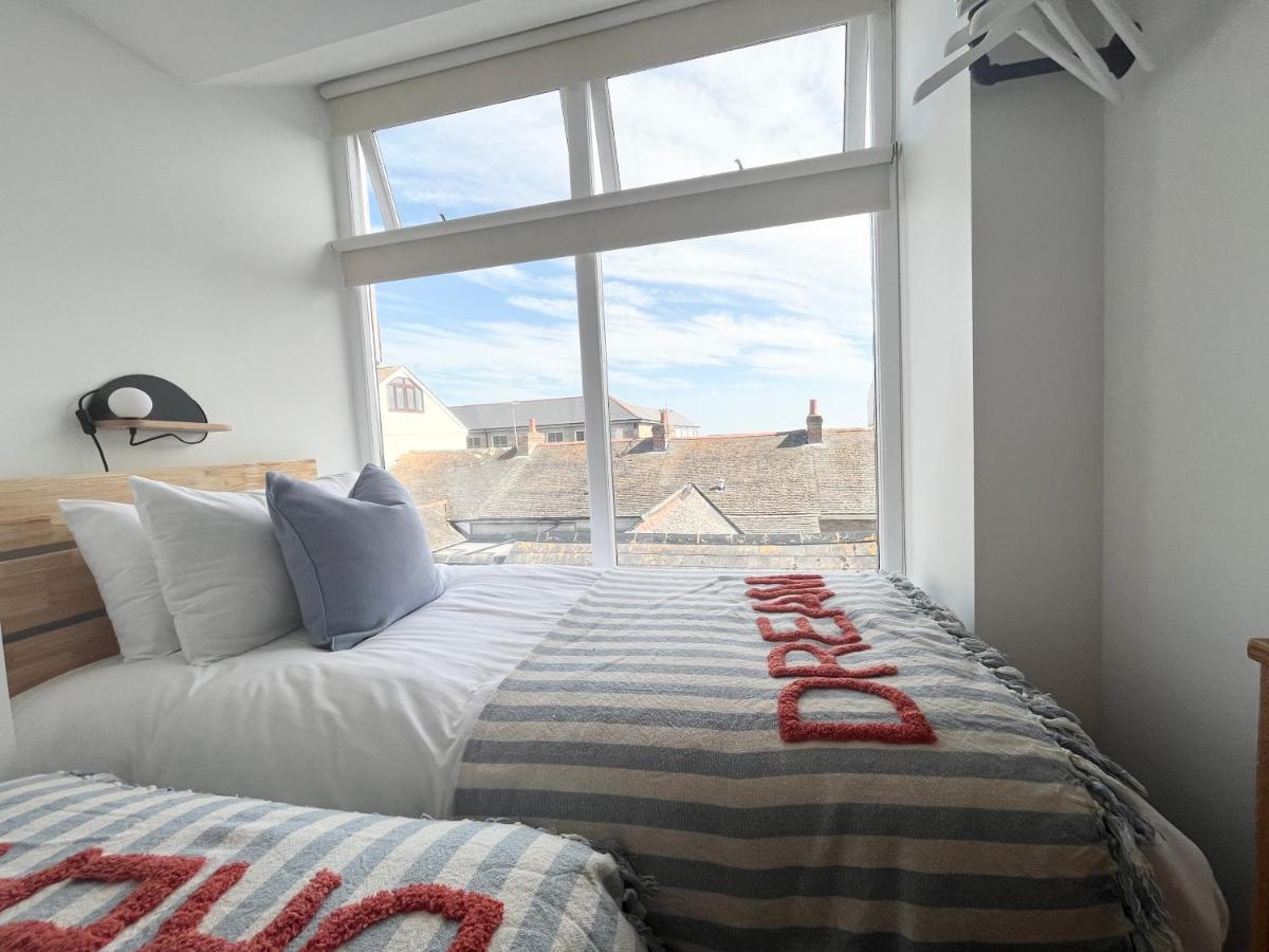 Apres Beach Apartment Sleeps 4 Пензанс Екстериор снимка