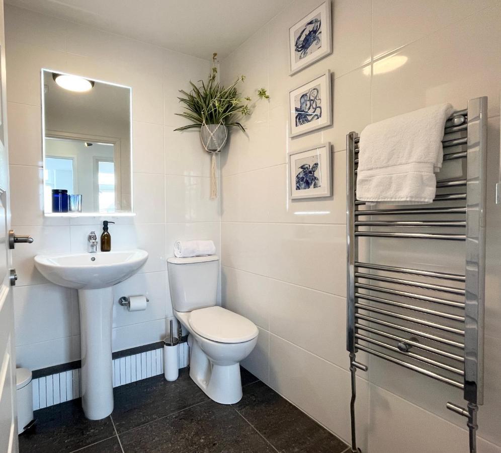 Apres Beach Apartment Sleeps 4 Пензанс Екстериор снимка