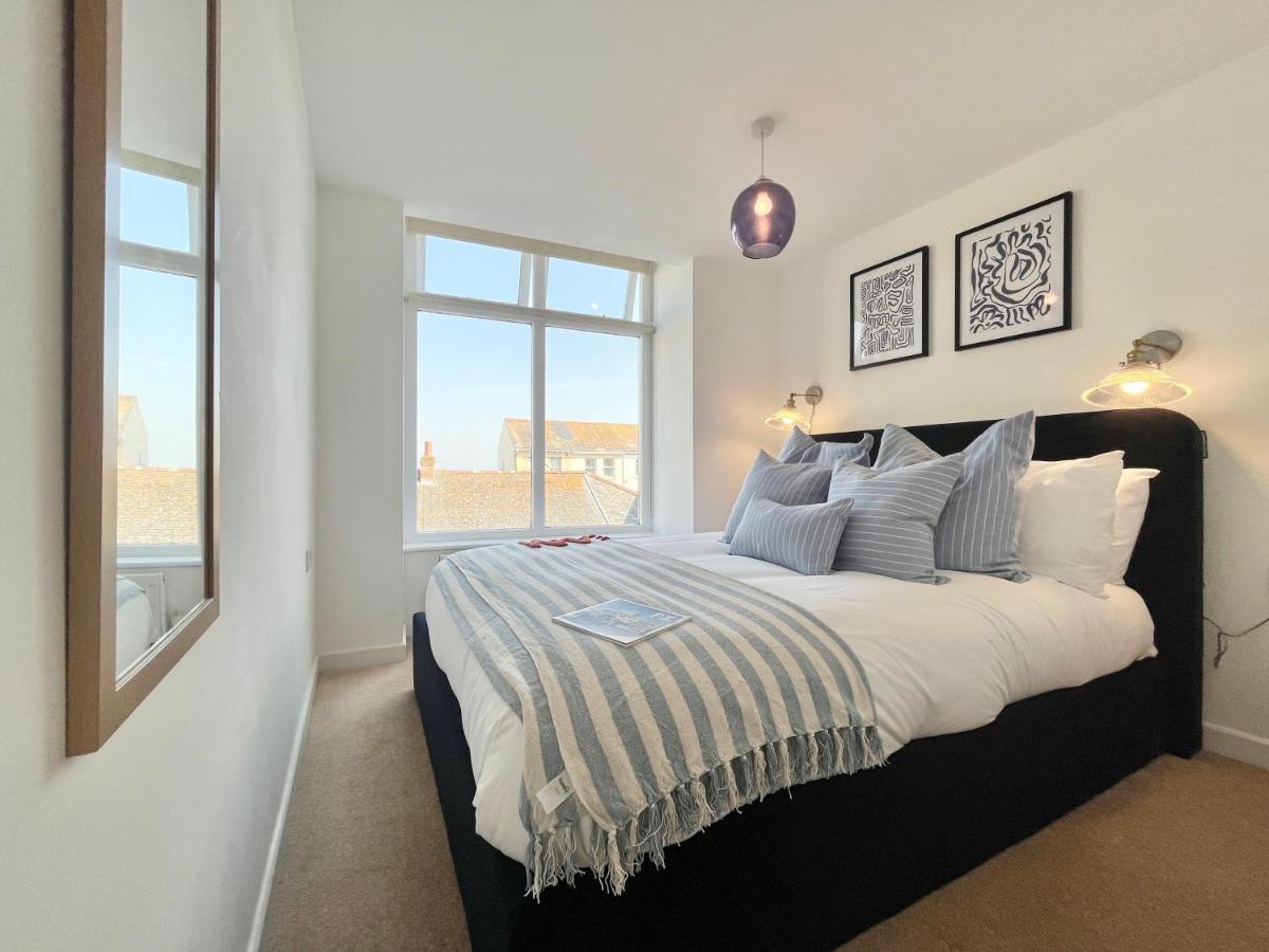 Apres Beach Apartment Sleeps 4 Пензанс Екстериор снимка