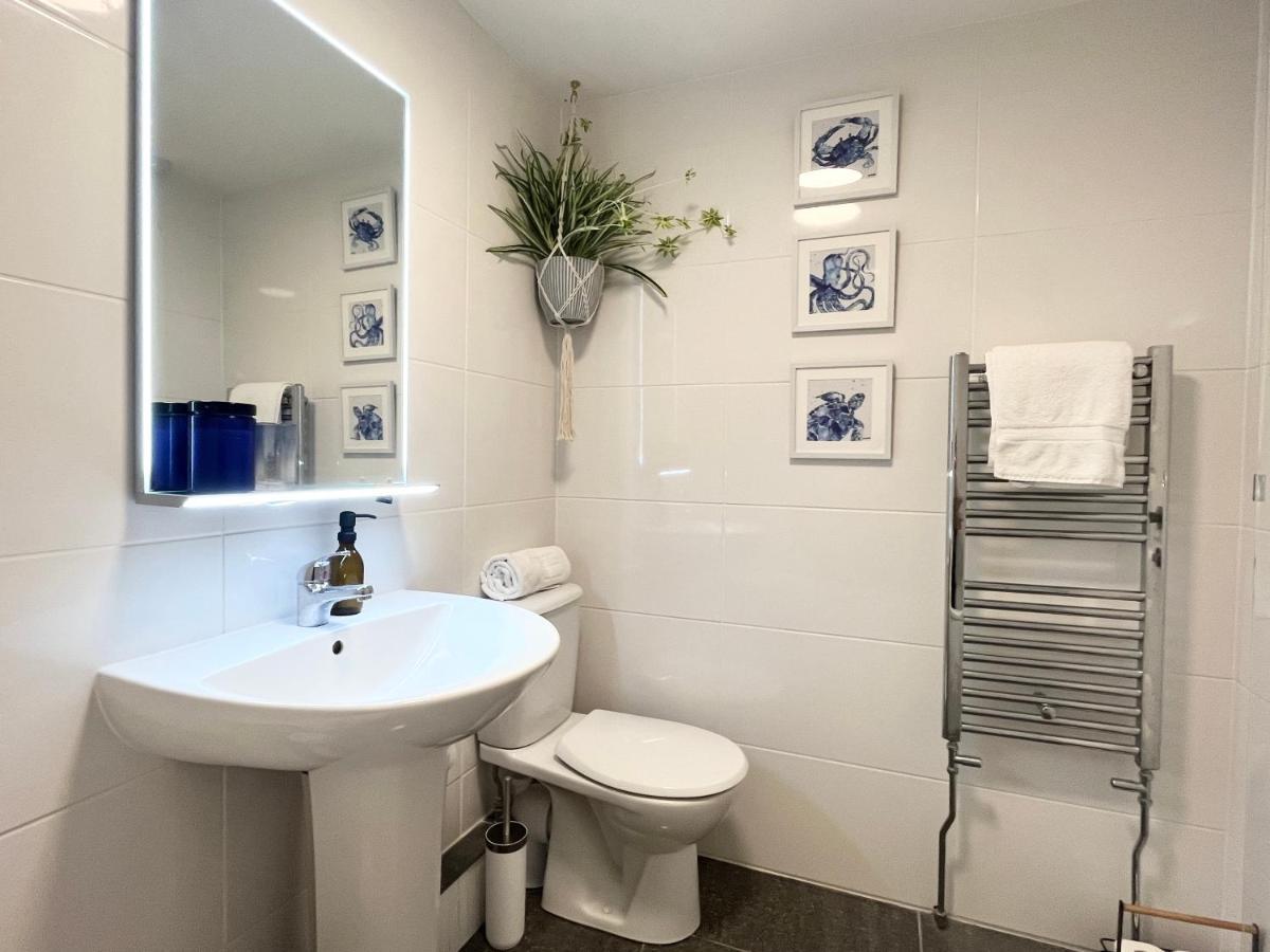Apres Beach Apartment Sleeps 4 Пензанс Екстериор снимка