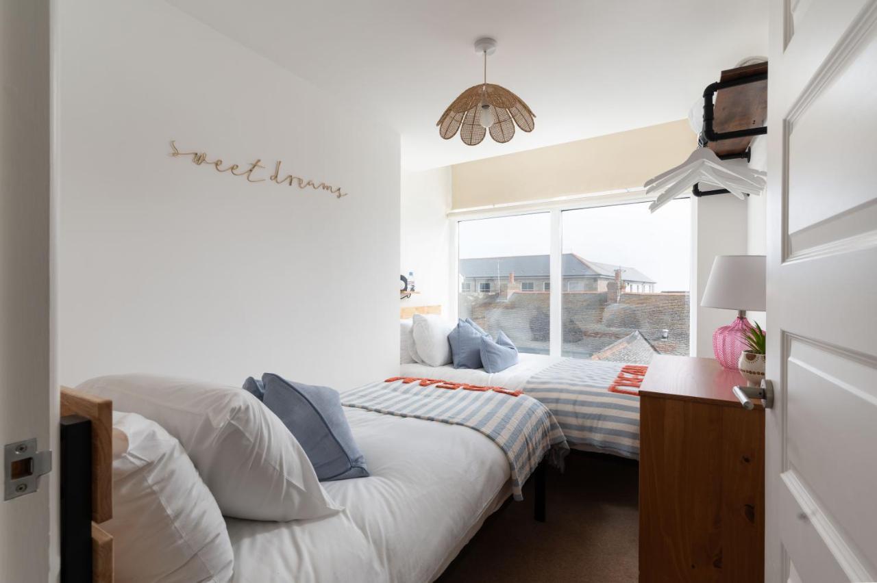 Apres Beach Apartment Sleeps 4 Пензанс Екстериор снимка