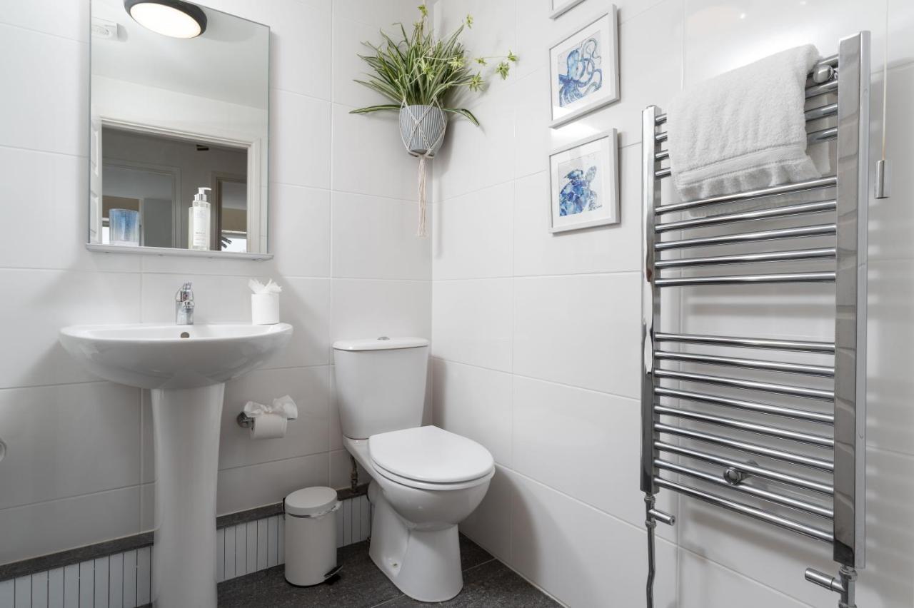 Apres Beach Apartment Sleeps 4 Пензанс Екстериор снимка