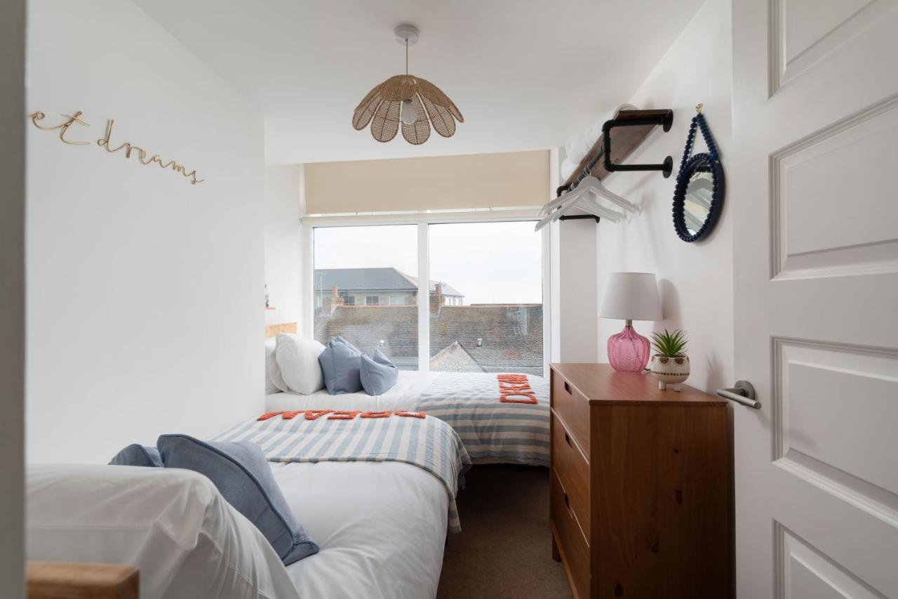Apres Beach Apartment Sleeps 4 Пензанс Екстериор снимка